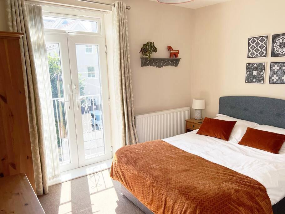 Private Parking, Central Llandudno, King Bed With Ensuite At Clement Lodge Exterior photo
