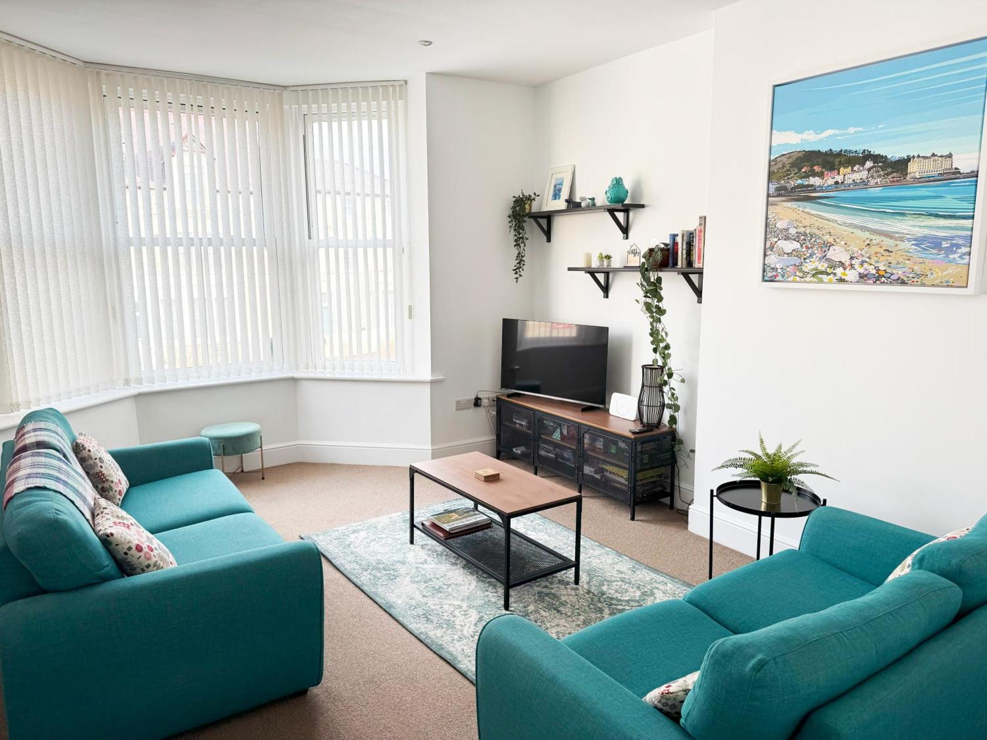 Private Parking, Central Llandudno, King Bed With Ensuite At Clement Lodge Exterior photo