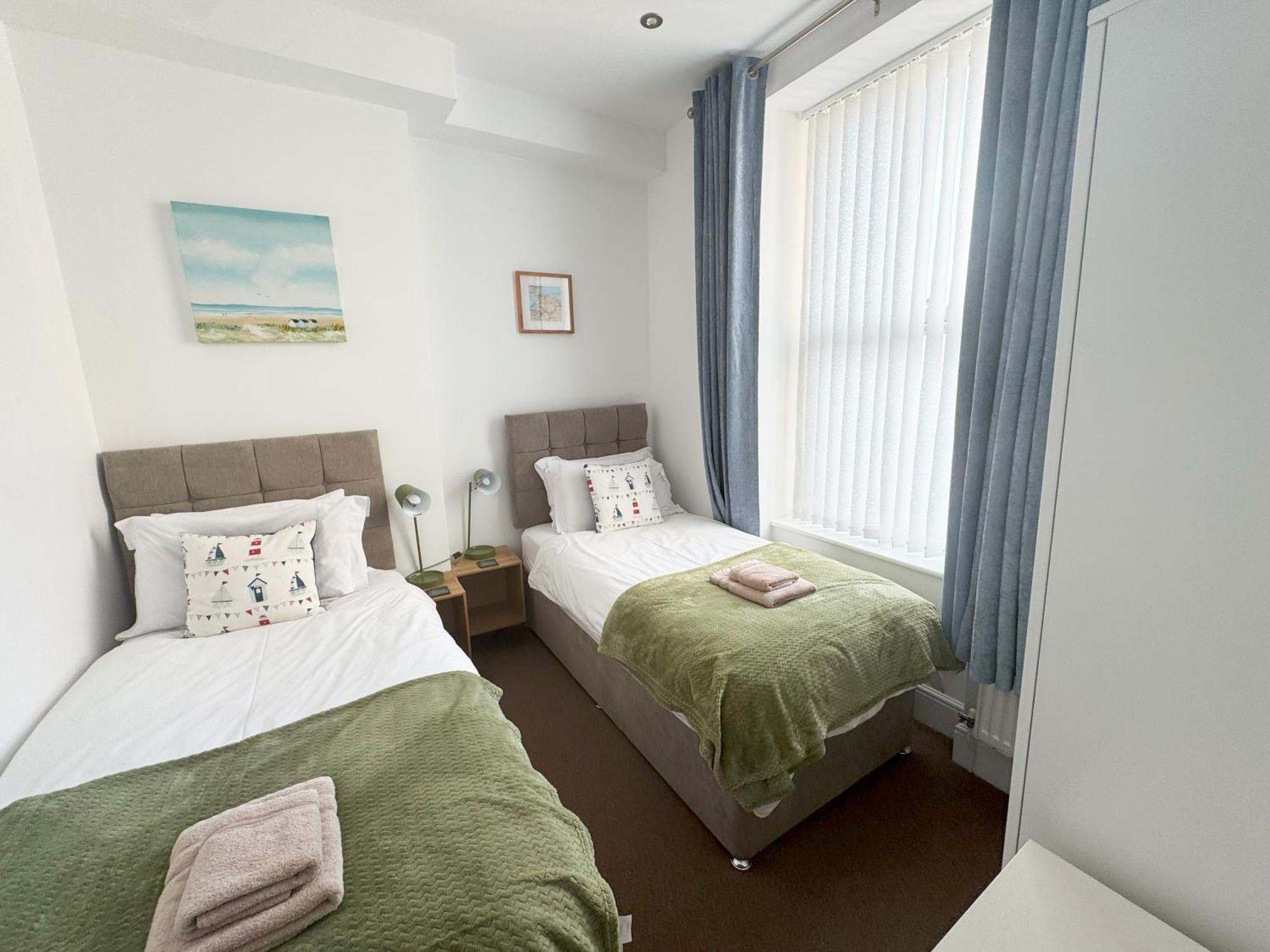Private Parking, Central Llandudno, King Bed With Ensuite At Clement Lodge Exterior photo