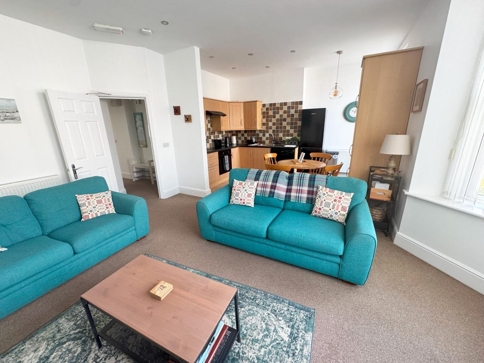 Private Parking, Central Llandudno, King Bed With Ensuite At Clement Lodge Exterior photo